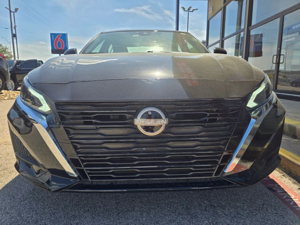 Used 2024 Nissan Altima 2.5 SV Sedan