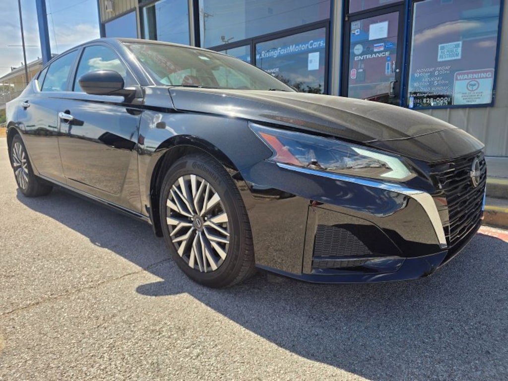 Used 2024 Nissan Altima 2.5 SV Sedan