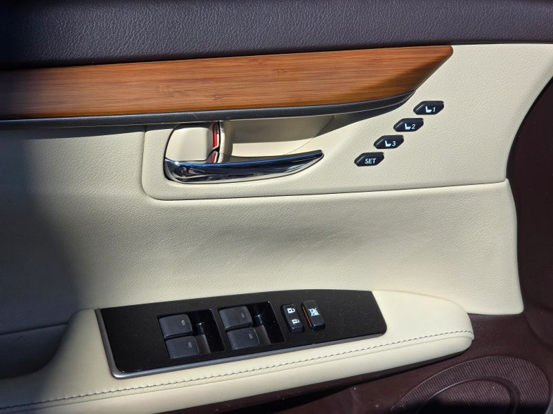2017 Lexus ES 300h - Photo 22
