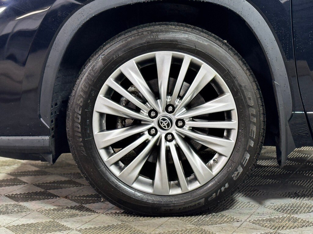 2023 Toyota Highlander Hybrid Platinum photo 2