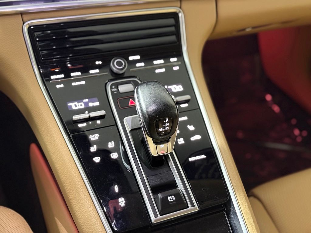 2022 Porsche Panamera 4 E-Hybrid - Photo 16