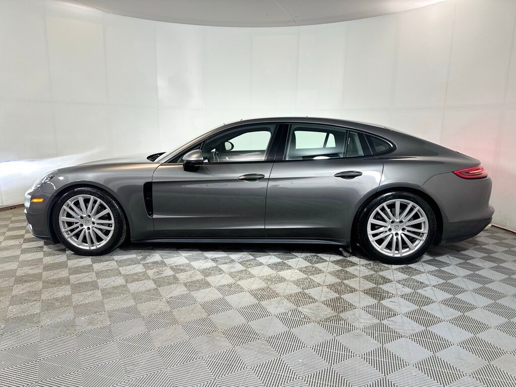 2017 Porsche Panamera Base photo 3