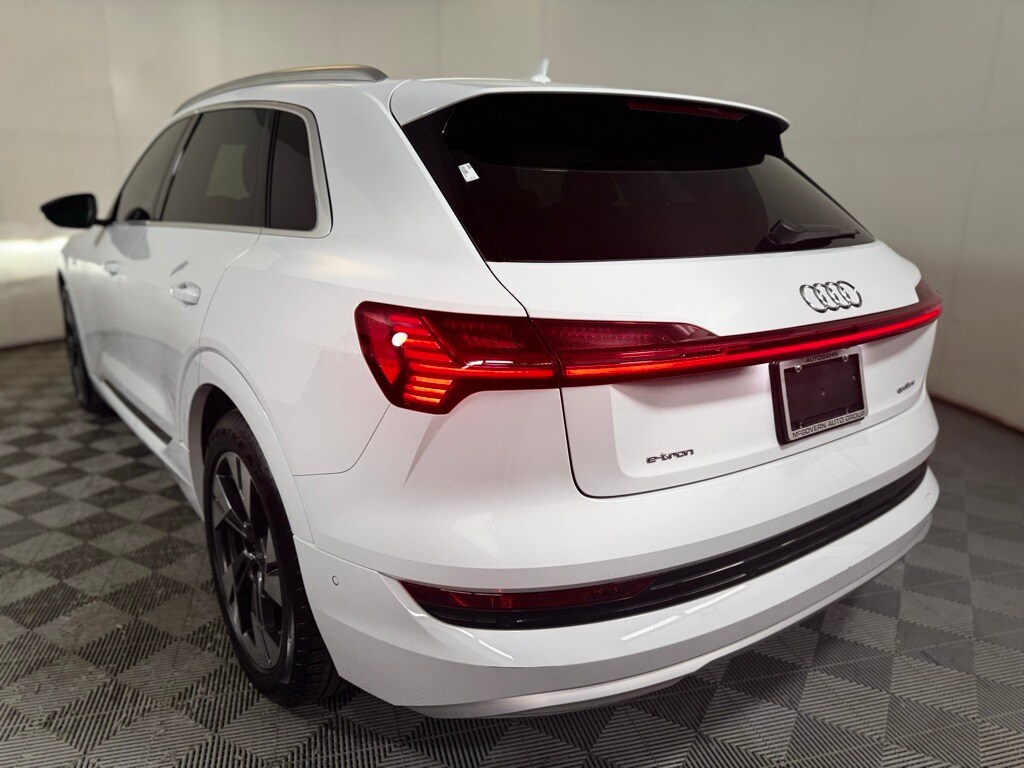 2022 Audi e-tron Premium Plus photo 4