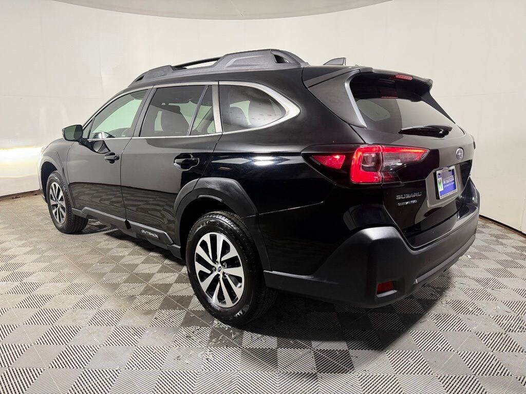 Used 2023 Subaru Outback Premium SUV