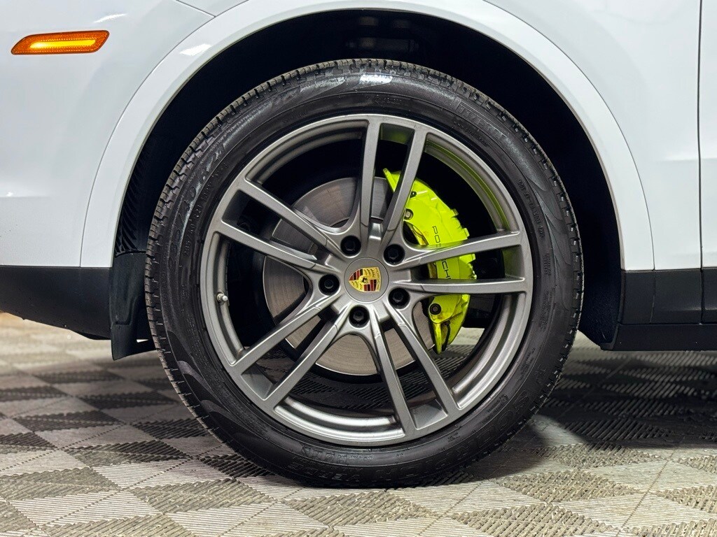 2022 Porsche Cayenne E-Hybrid Base photo 2