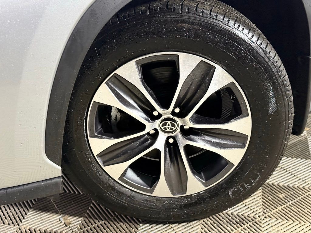 Used 2021 Toyota Highlander XLE SUV