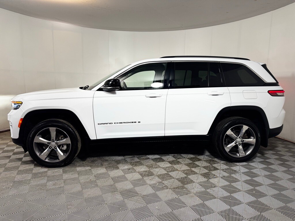 2022 Jeep Grand Cherokee Limited photo 3