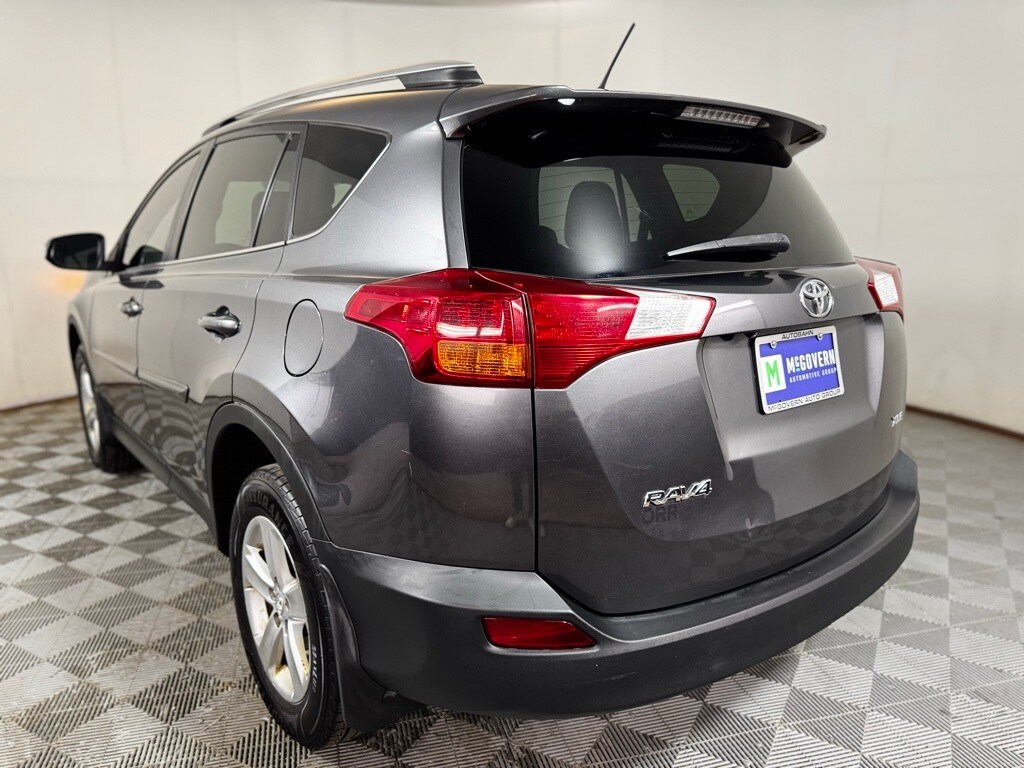 2014 Toyota RAV4 XLE photo 4