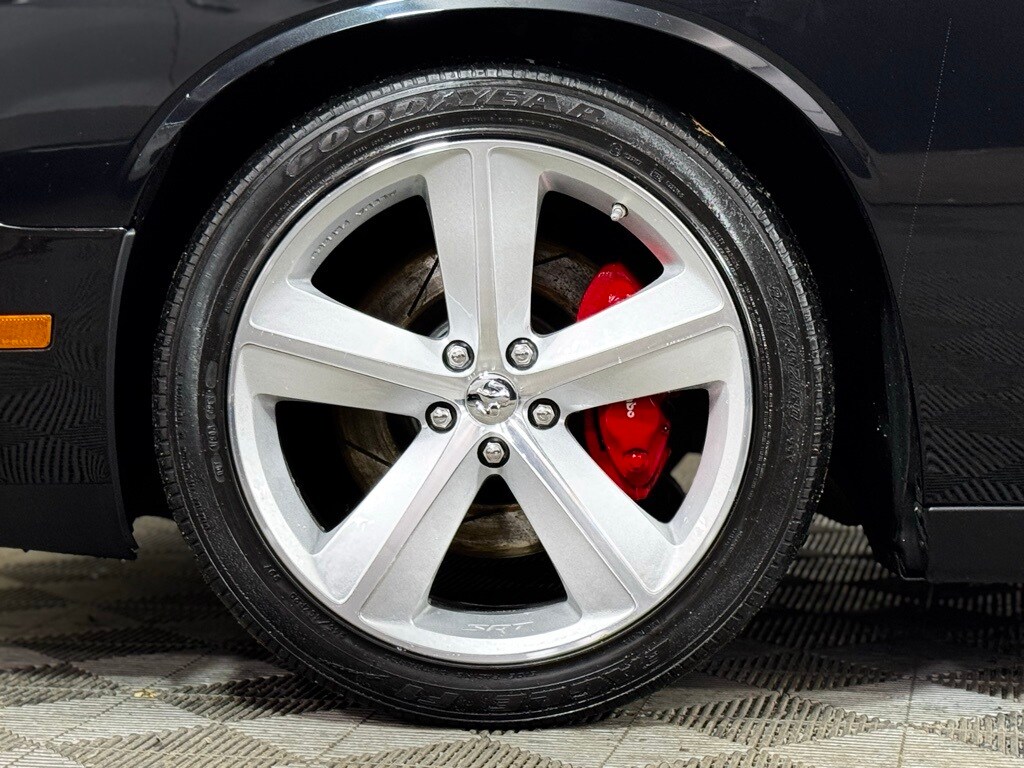2009 Dodge Challenger SRT8 photo 2