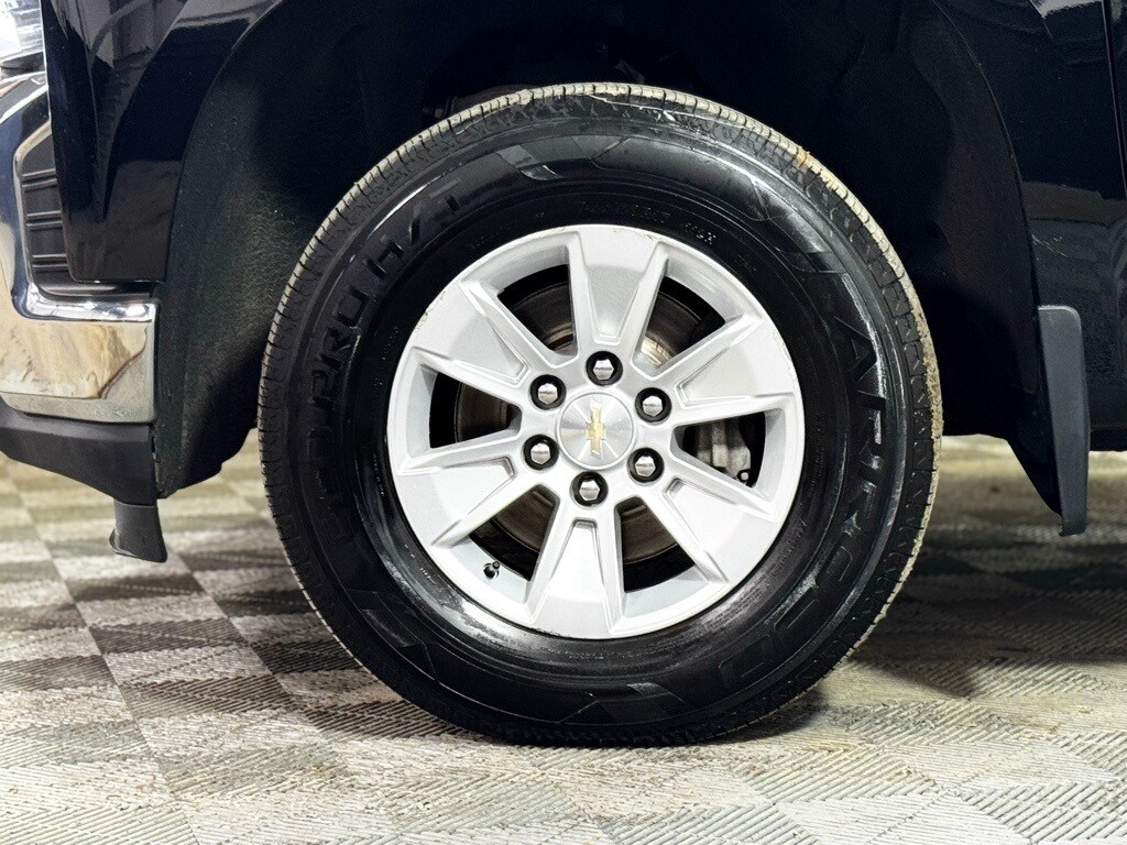 2021 Chevrolet Silverado 1500 LT photo 2