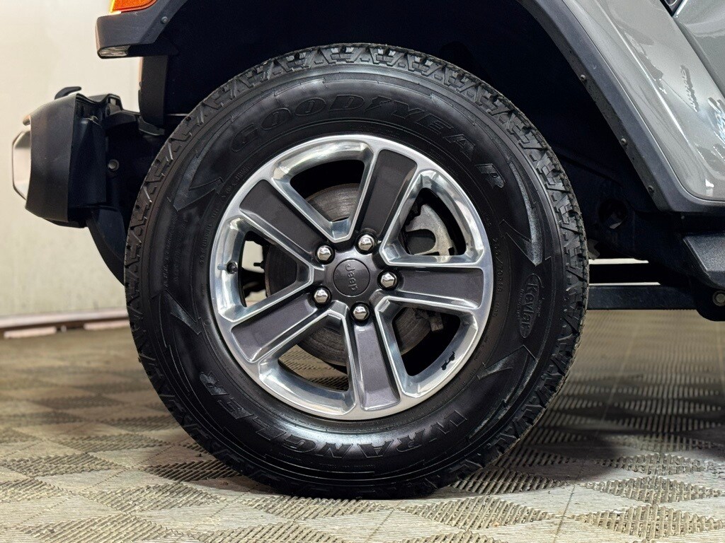 2021 Jeep Wrangler Unlimited Sahara photo 2