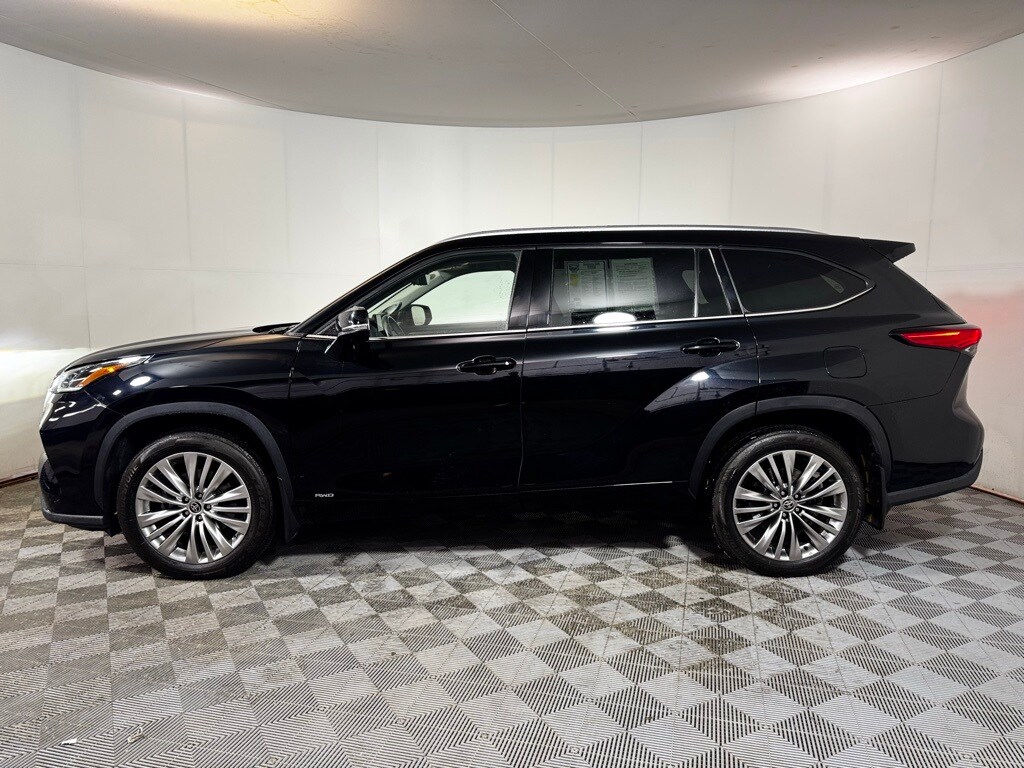 2023 Toyota Highlander Hybrid Platinum photo 3