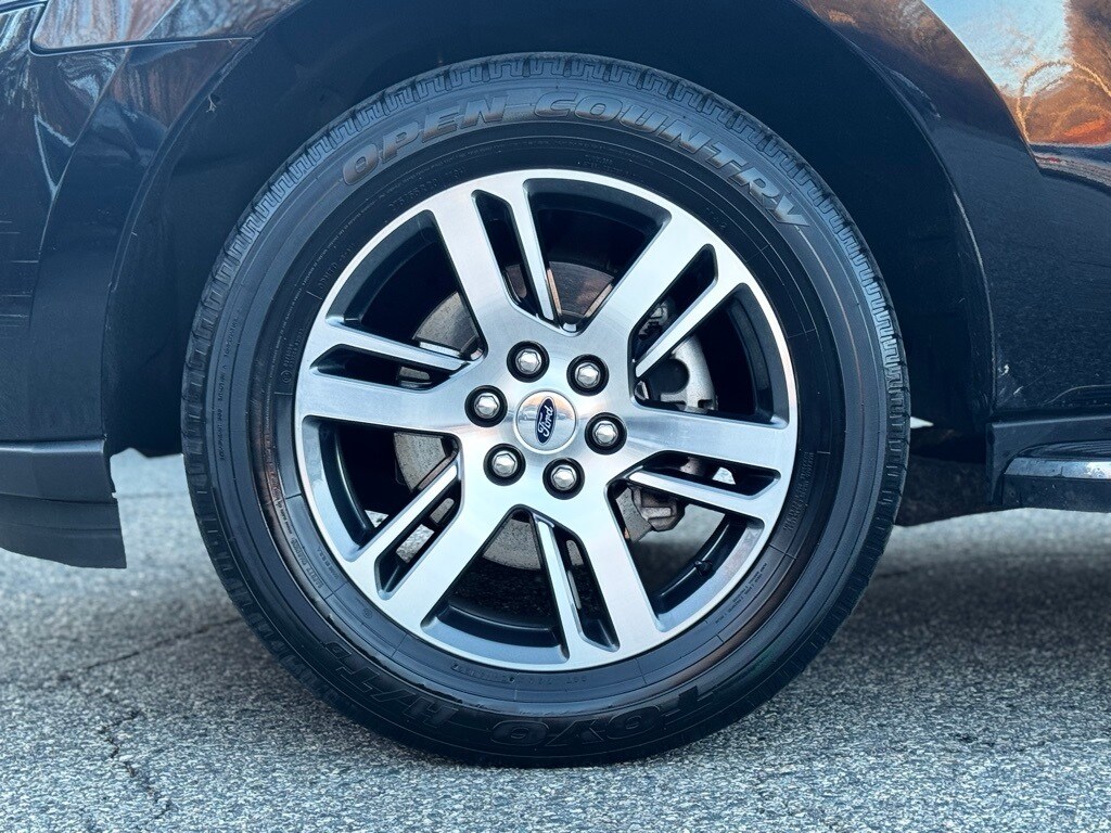 2023 Ford Expedition Limited photo 2