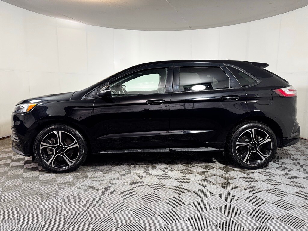 2022 Ford Edge ST photo 2