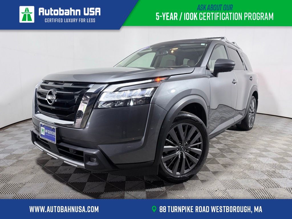 2022 Nissan Pathfinder SL 4WD's photo