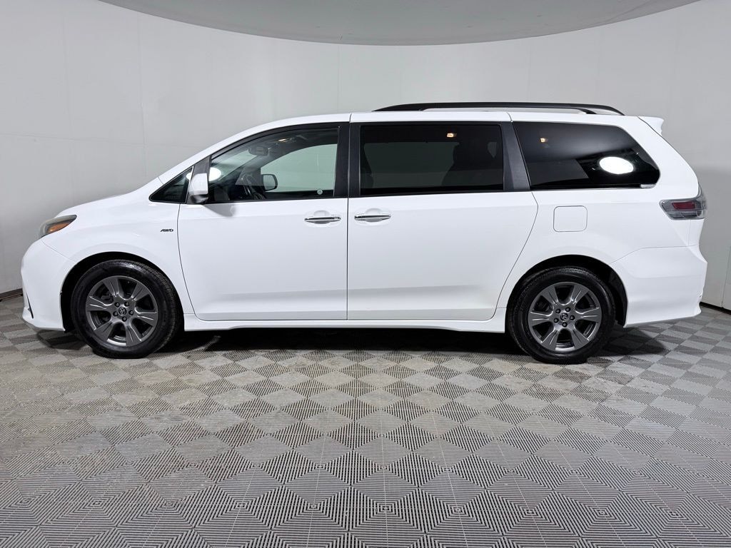 Used 2019 Toyota Sienna SE Minivan/Van