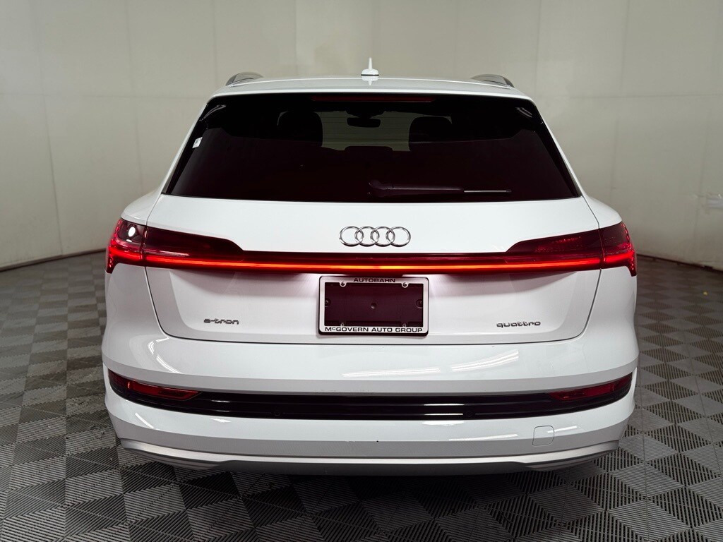 2022 Audi e-tron Premium Plus photo 3