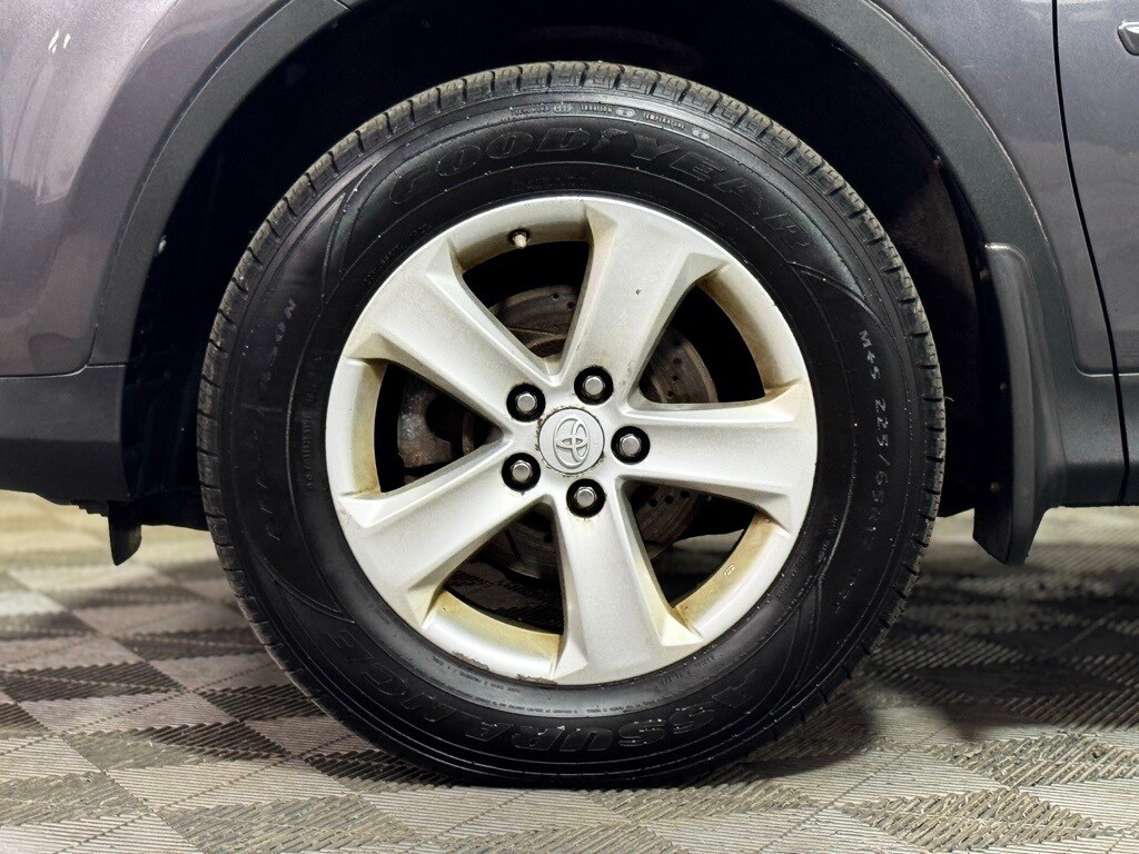 2014 Toyota RAV4 XLE photo 2