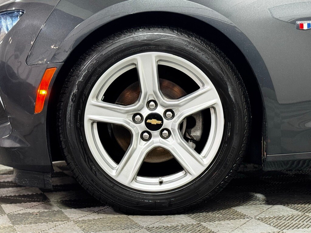 2018 Chevrolet Camaro 2LT photo 2