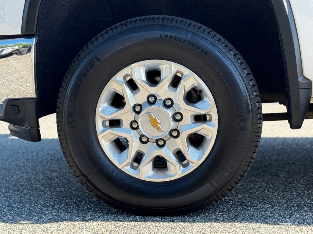 2023 Chevrolet Silverado 2500HD LT photo 2