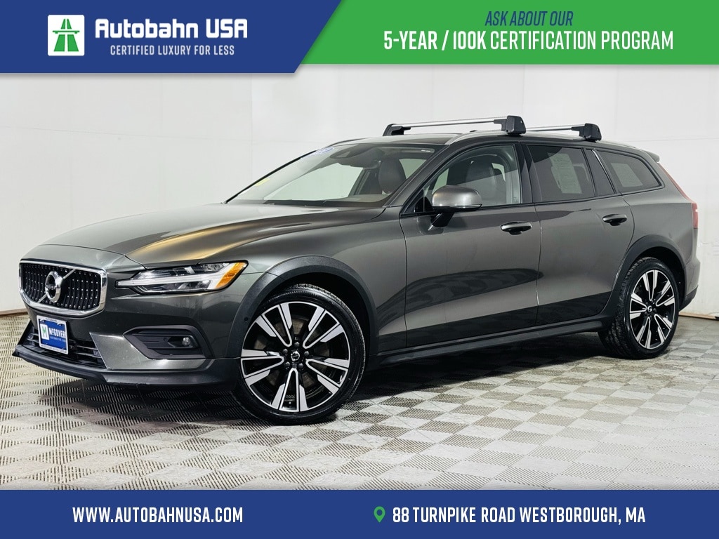 2021 Volvo V60 Cross Country Base's photo