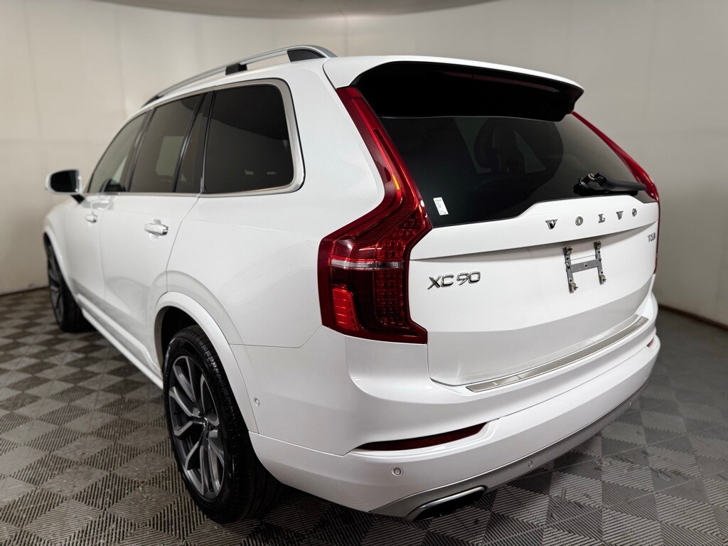 2019 Volvo XC90 T6 Momentum photo 4
