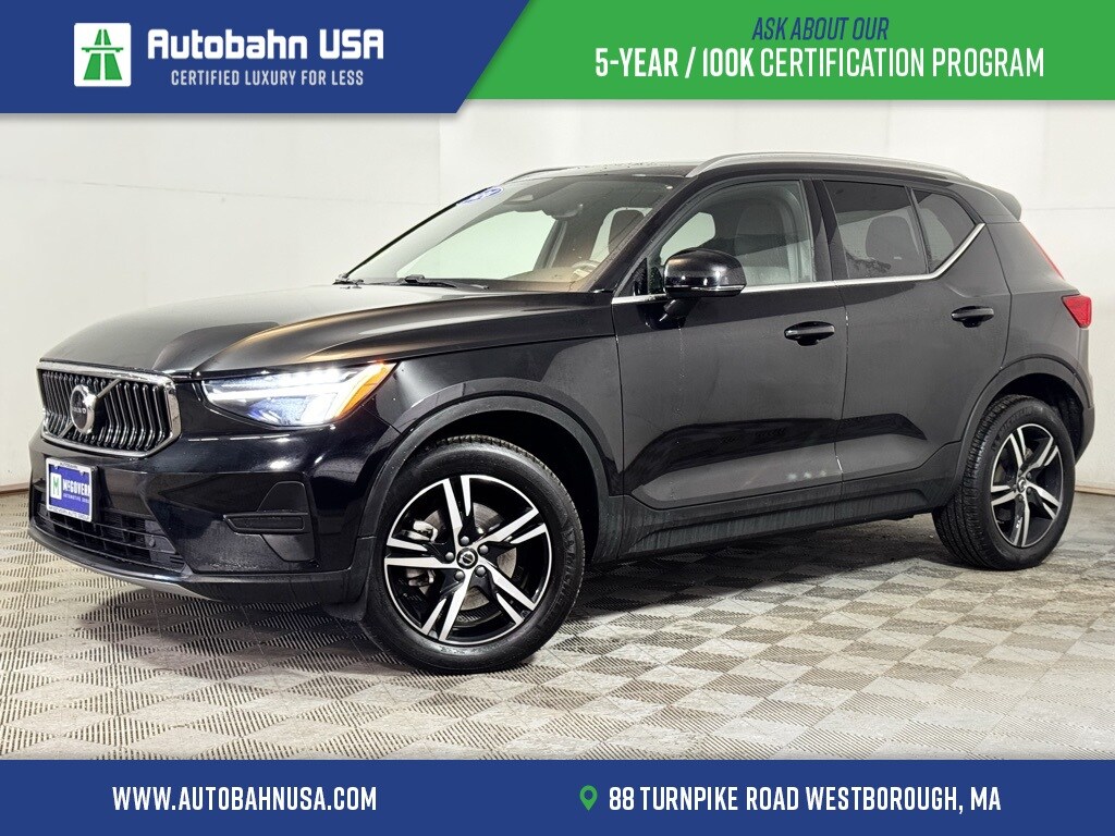 2024 Volvo XC40 Core's photo