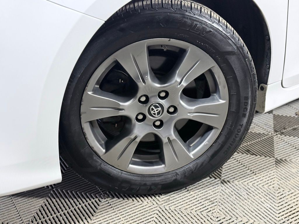 Used 2019 Toyota Sienna SE Minivan/Van