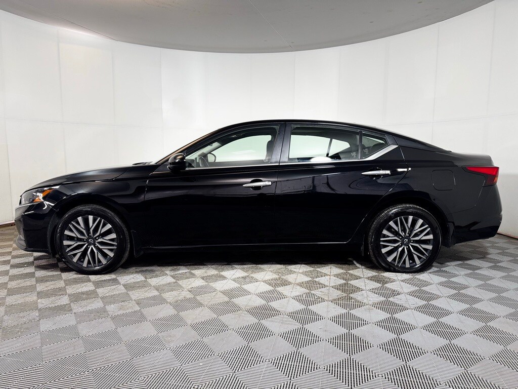 2024 Nissan Altima 2.5 SV photo 2