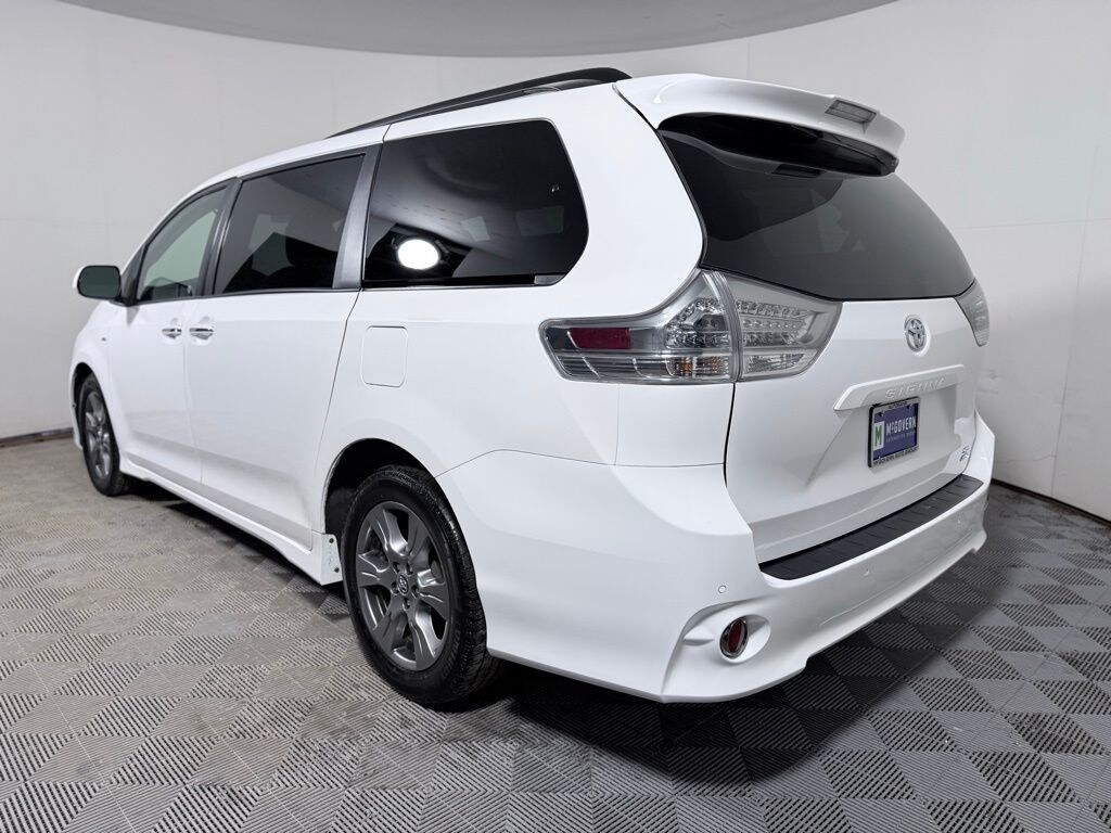 Used 2019 Toyota Sienna SE Minivan/Van