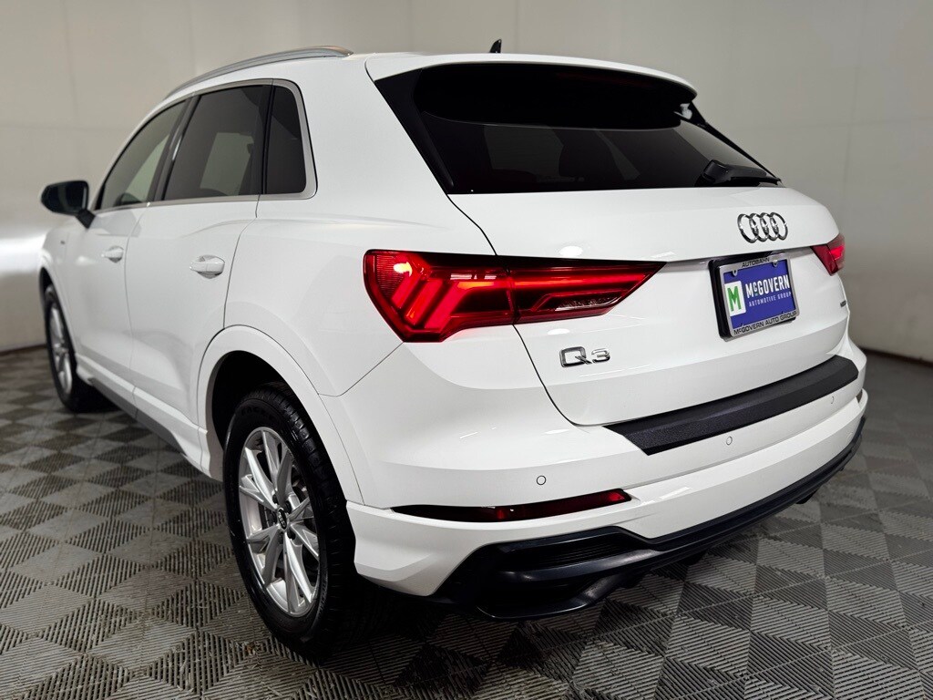 2021 Audi Q3 45 TFSI S line Premium photo 3
