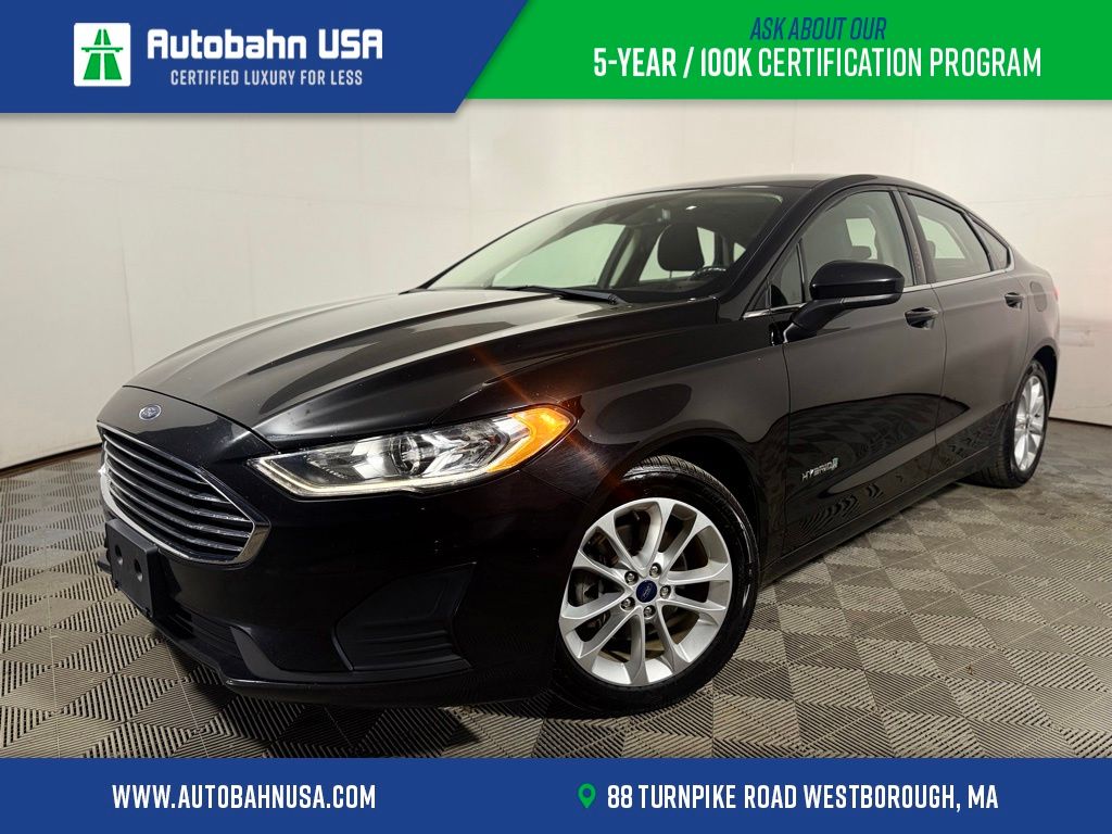 2019 Ford Fusion SE's photo