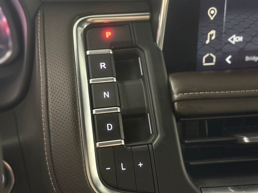 2023 GMC Yukon SLT - Photo 17