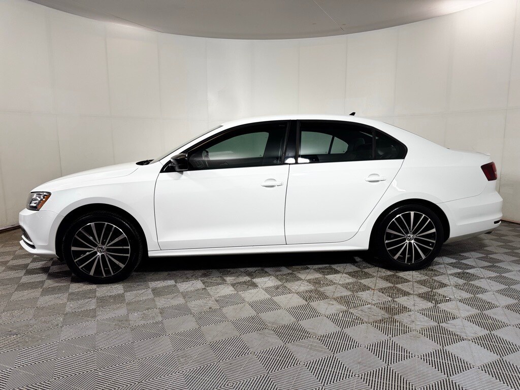 2016 Volkswagen Jetta 1.8T Sport photo 3