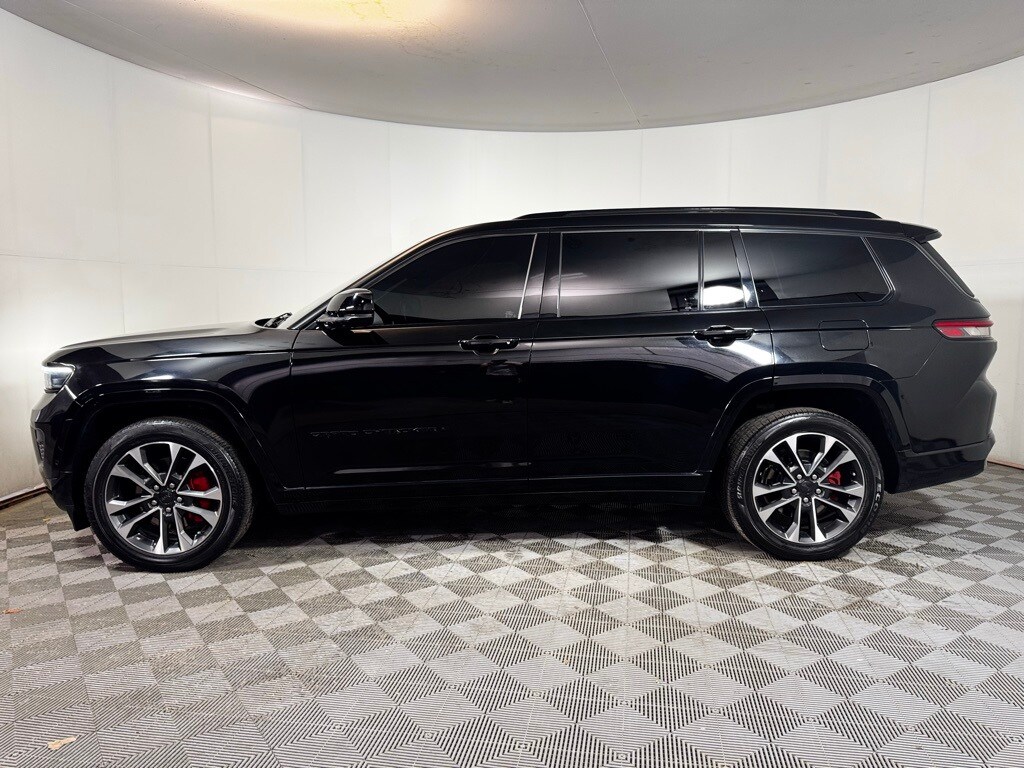 2021 Jeep Grand Cherokee Overland photo 2