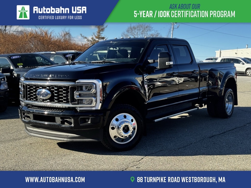2023 Ford F-450 Super Duty Lariat's photo