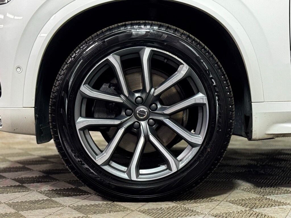 2019 Volvo XC90 T6 Momentum photo 2