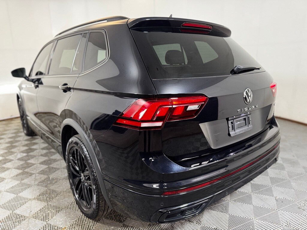 2022 Volkswagen Tiguan SE R-Line Black photo 2