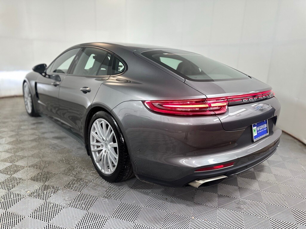 2017 Porsche Panamera Base photo 4