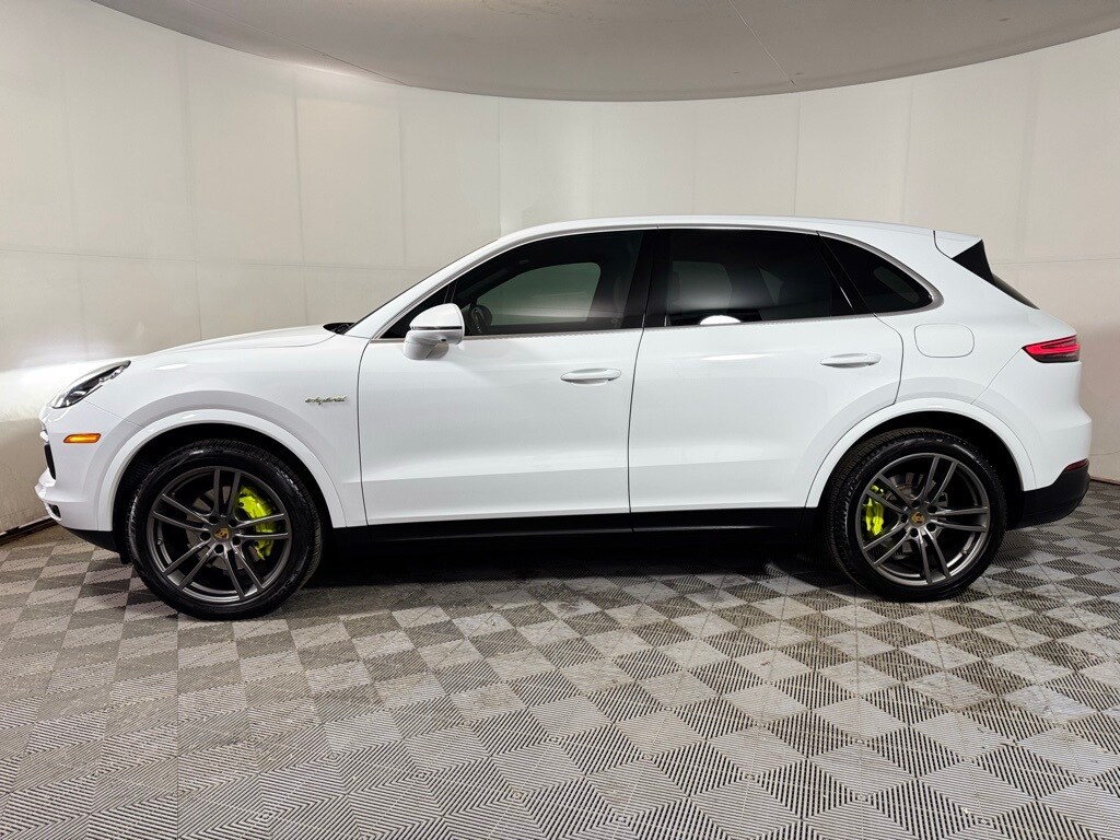 2022 Porsche Cayenne E-Hybrid Base photo 3