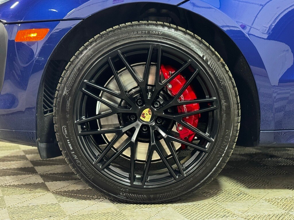 2023 Porsche Macan GTS photo 2