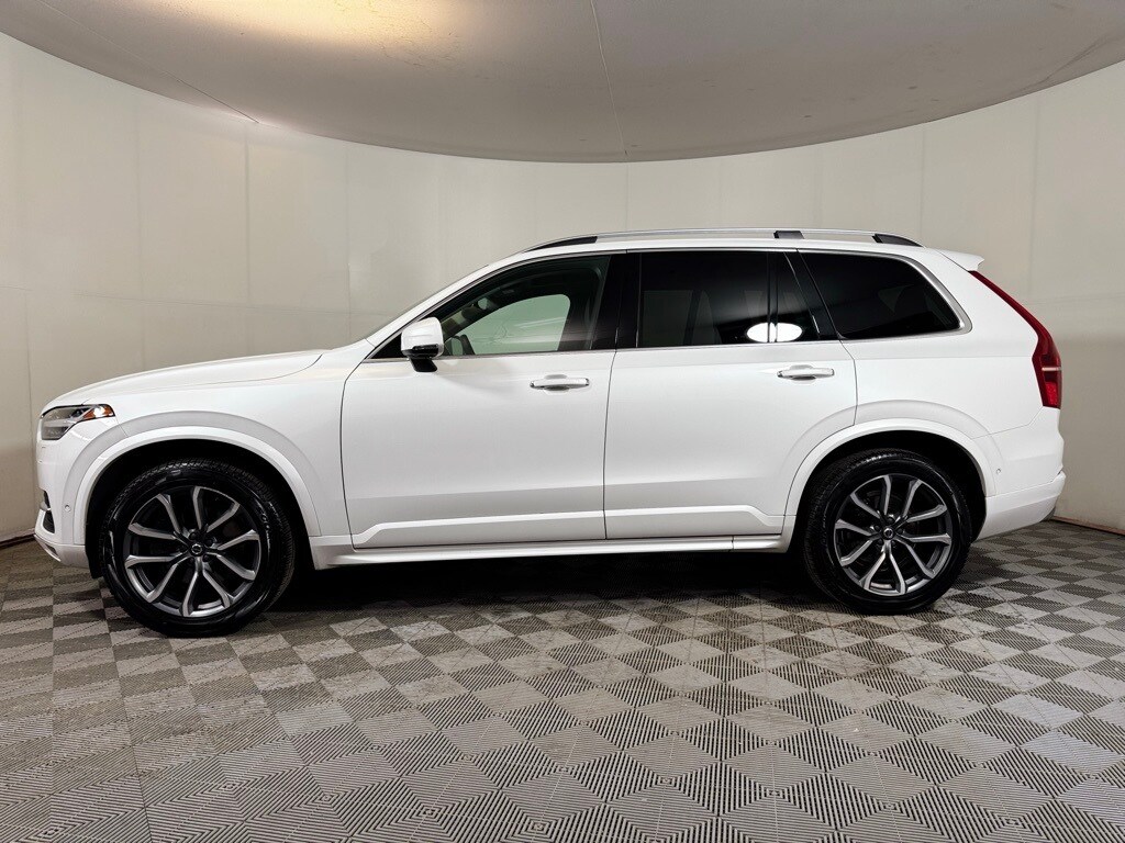 2019 Volvo XC90 T6 Momentum photo 3
