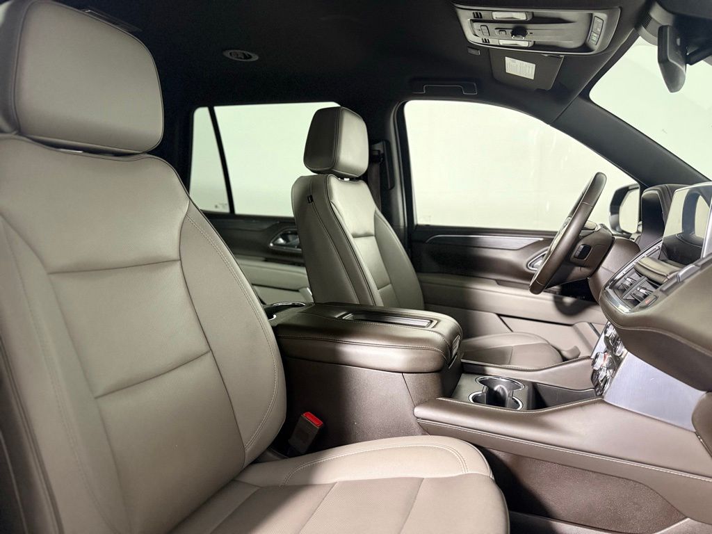 2023 GMC Yukon SLT - Photo 28