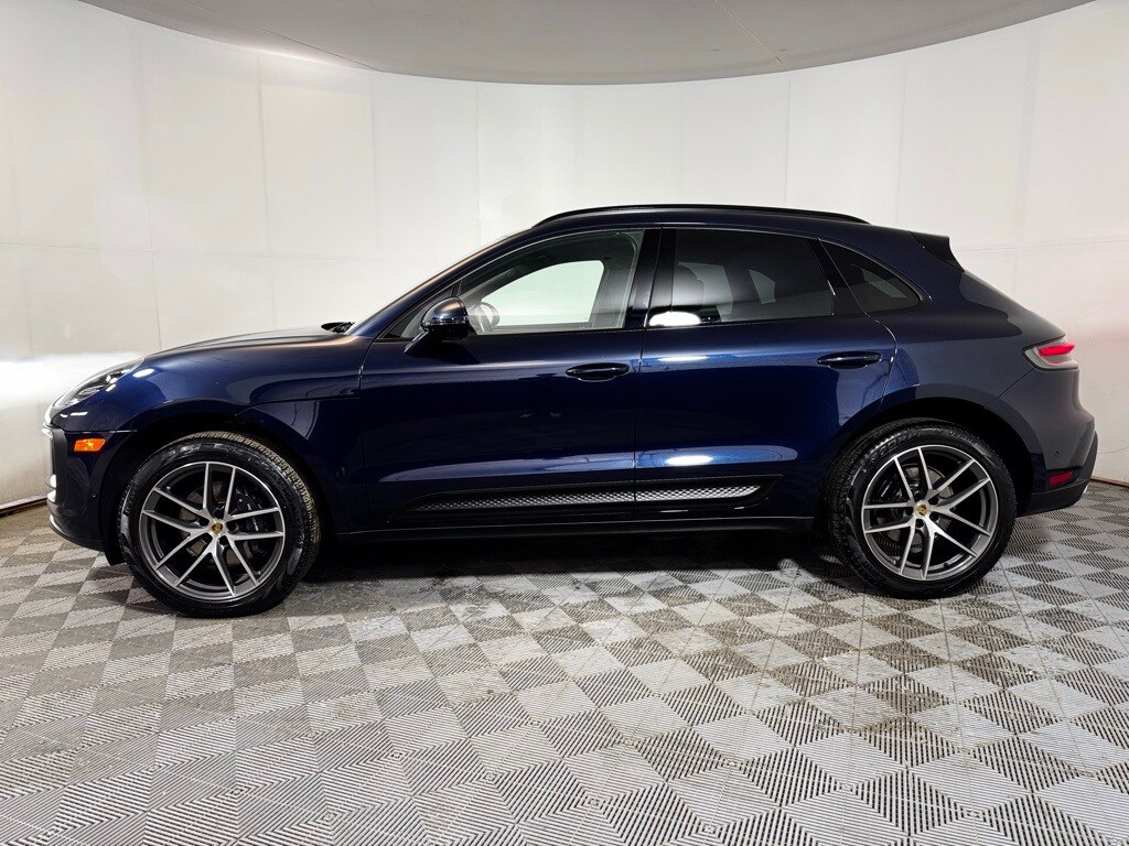2022 Porsche Macan photo 2