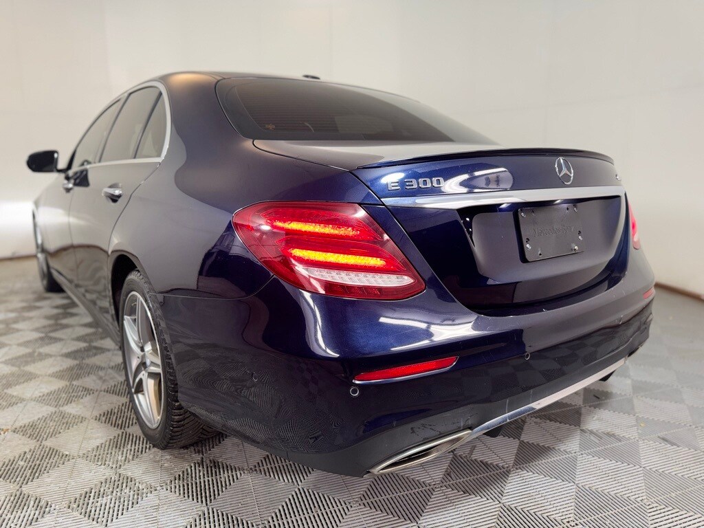 2017 Mercedes Benz E 300 photo 3