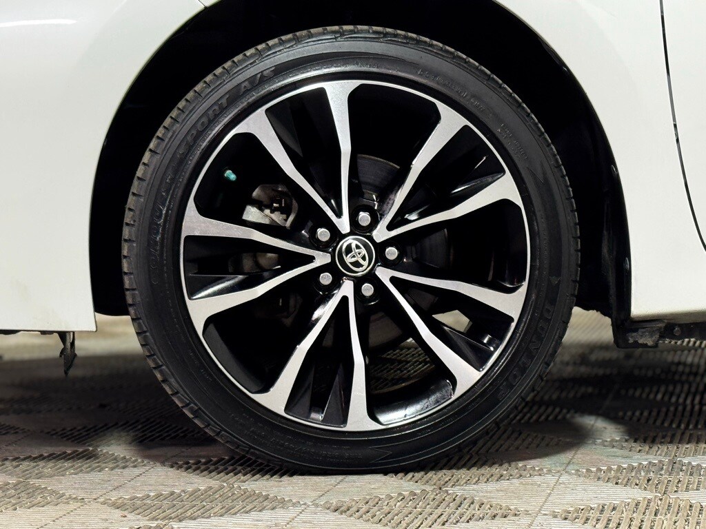 2019 Toyota Corolla SE photo 3