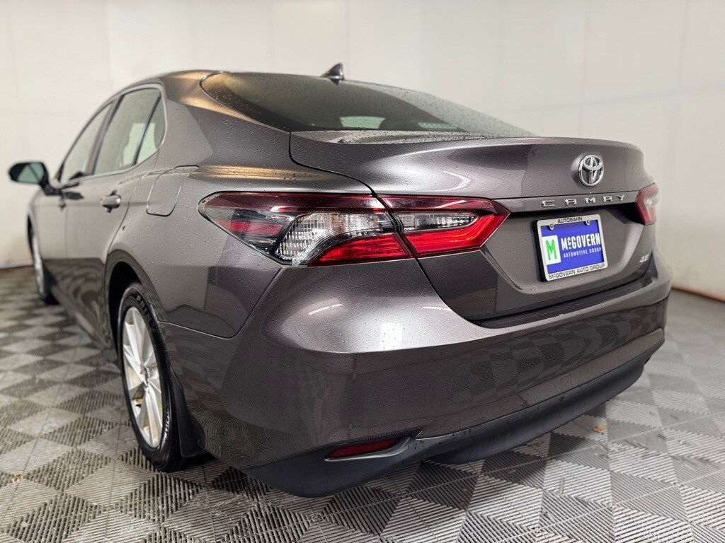 2021 Toyota Camry LE photo 4