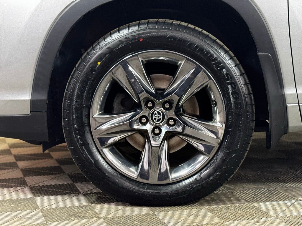 2019 Toyota Highlander Limited Platinum photo 2