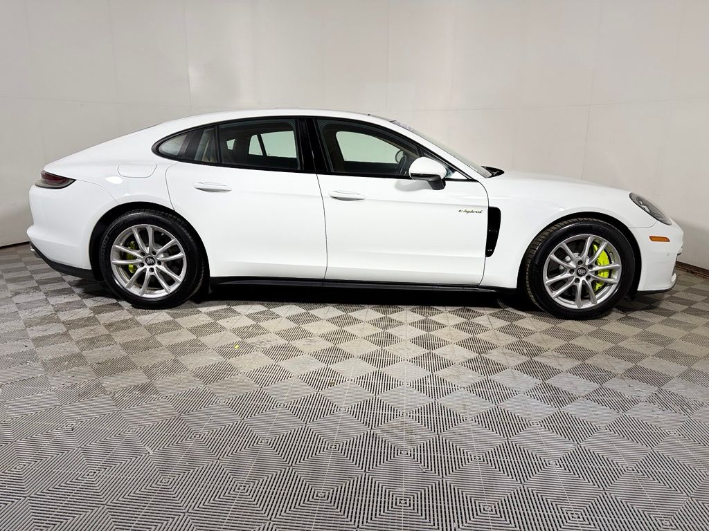 2022 Porsche Panamera 4 E-Hybrid - Photo 8