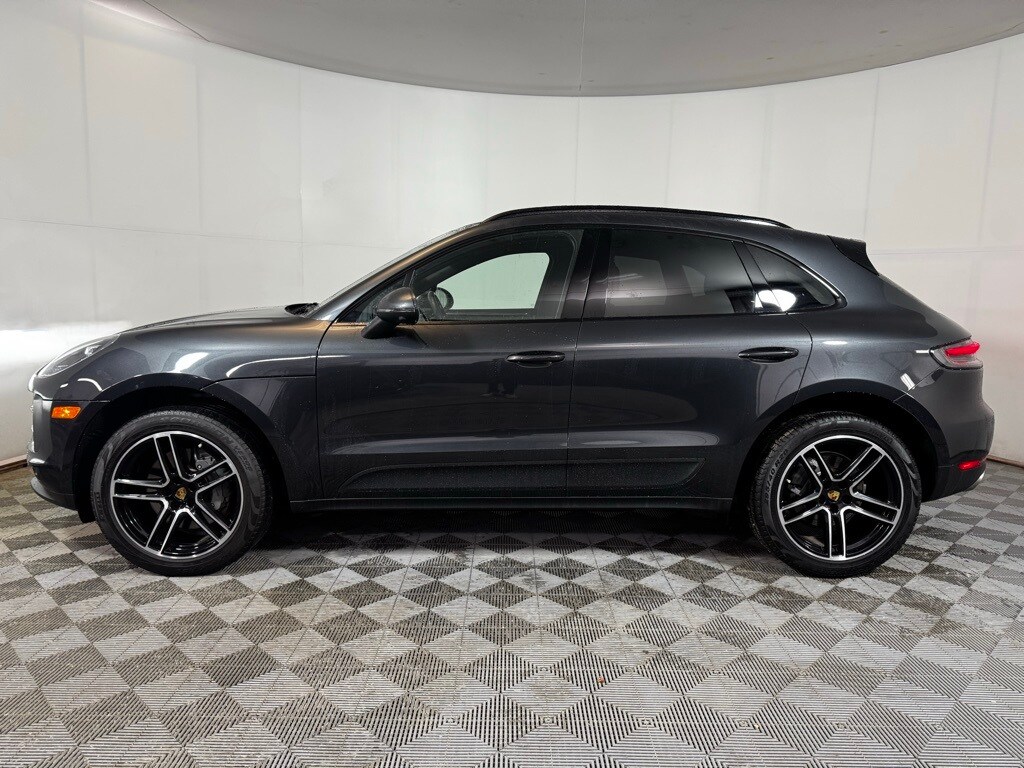2021 Porsche Macan S photo 2